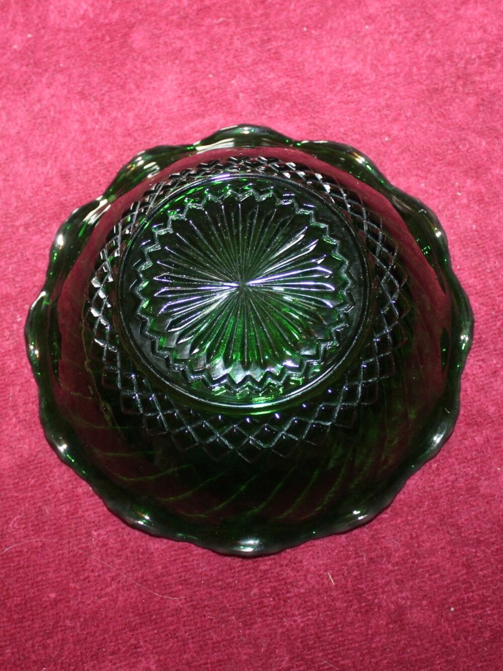 Vintage Anchor Hocking Forest Green Glass Diamond Swirl Ruffled Edge Bowl - Picture 3 of 5